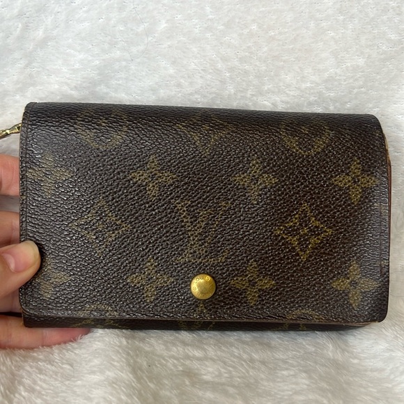 Louis Vuitton Handbags - Louis Vuitton Tressor Wallet